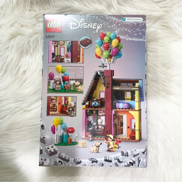 LEGO Disney Pixar Up Balloon House - Picture 2 of 2